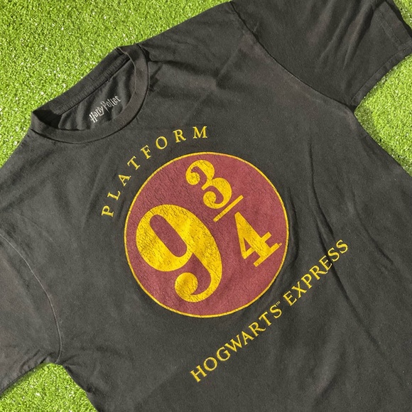 Harry Potter Hogwarts Express Platform Black Graphic Tee - Picture 2 of 6